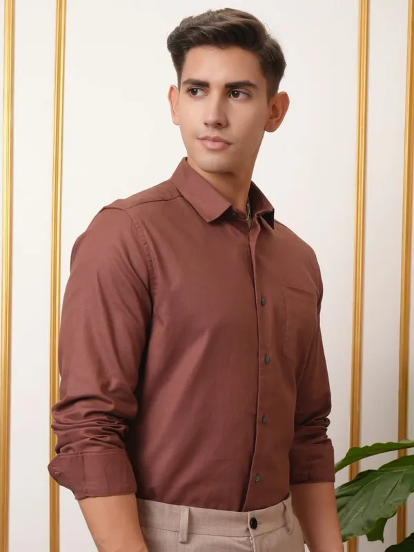  Locomotive Men Terracotta Solid Slim Fit Casual Shirts