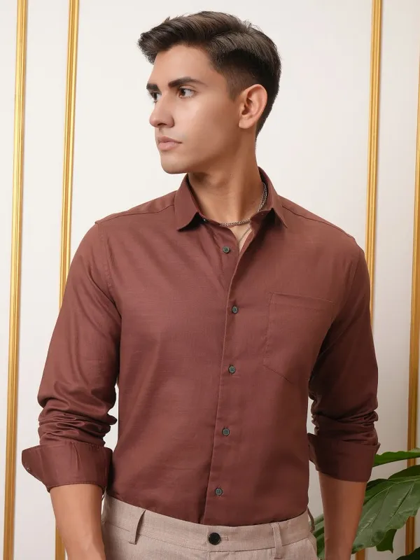  Locomotive Men Terracotta Solid Slim Fit Casual Shirts