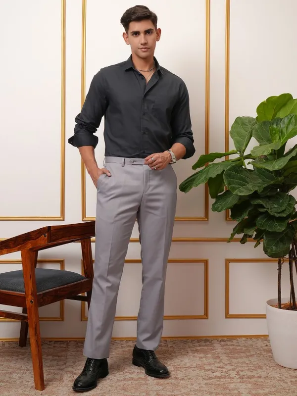  Locomotive Men Grey Solid Slim Fit Casual Shirts