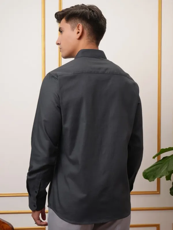  Locomotive Men Grey Solid Slim Fit Casual Shirts