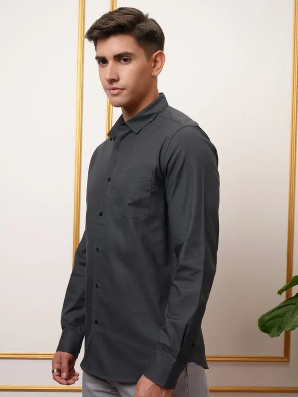  Locomotive Men Grey Solid Slim Fit Casual Shirts