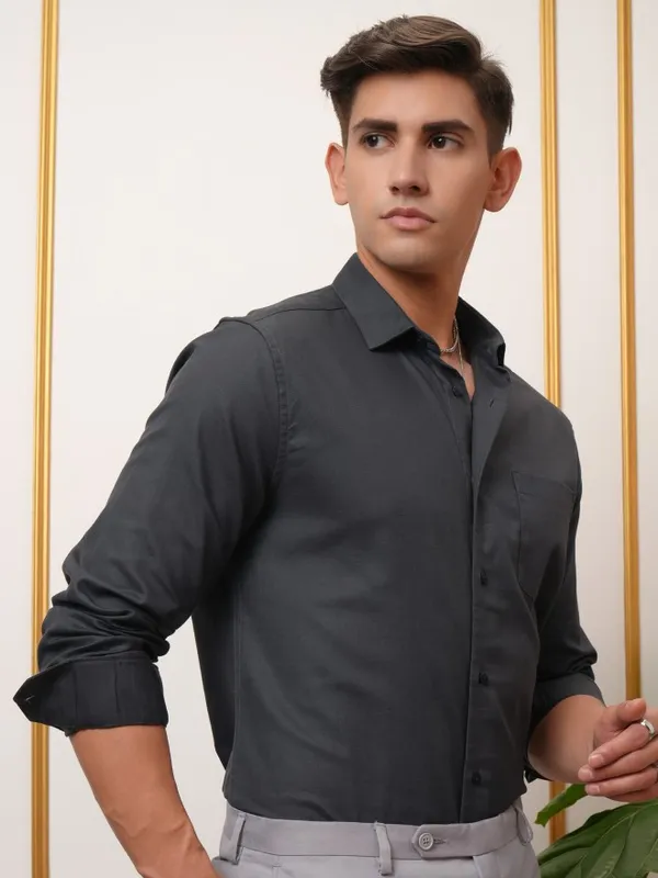  Locomotive Men Grey Solid Slim Fit Casual Shirts
