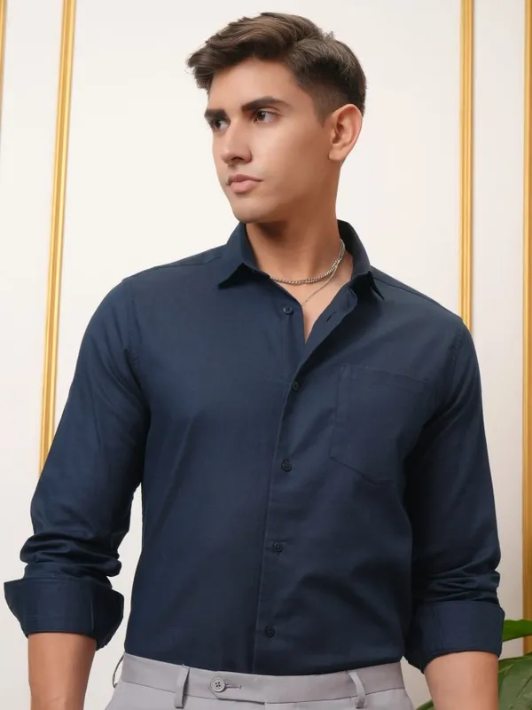  Locomotive Men Navy Blue Solid Slim Fit Casual Shirts