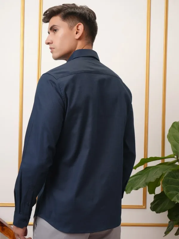  Locomotive Men Navy Blue Solid Slim Fit Casual Shirts