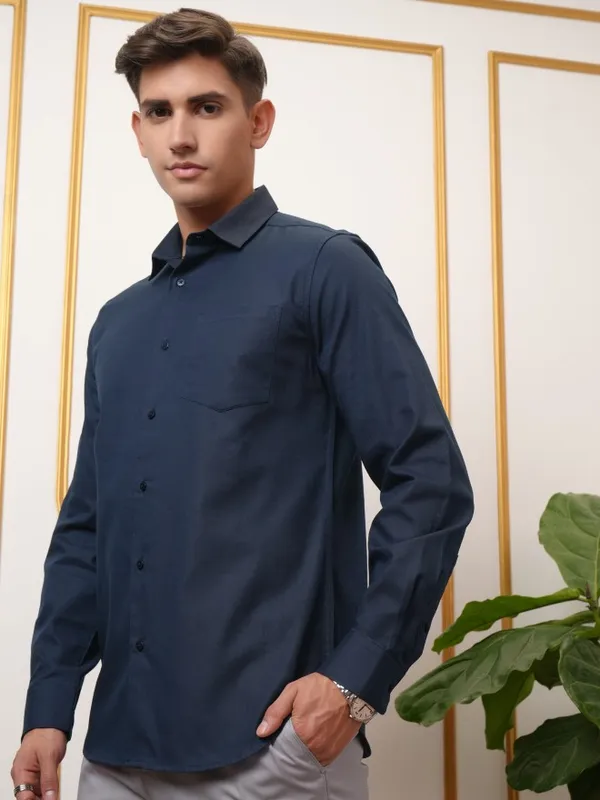  Locomotive Men Navy Blue Solid Slim Fit Casual Shirts