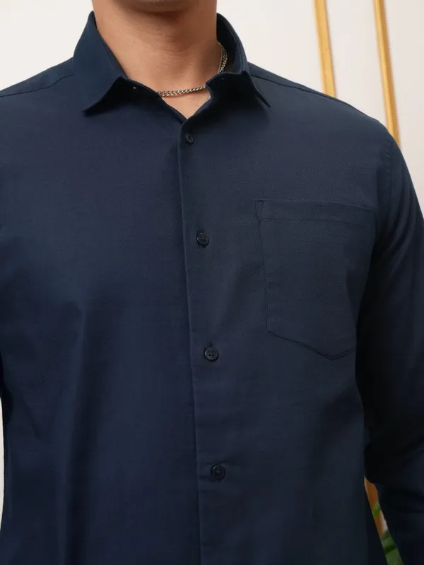  Locomotive Men Navy Blue Solid Slim Fit Casual Shirts
