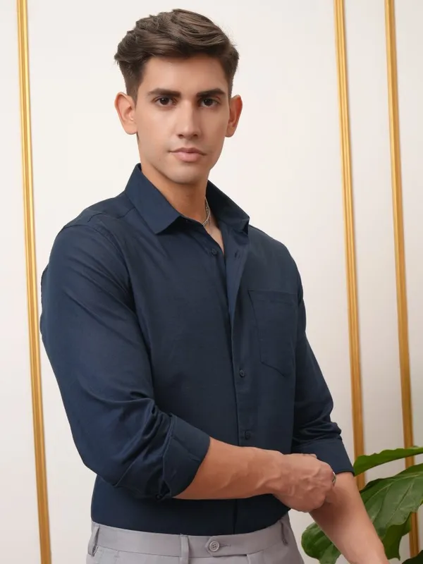  Locomotive Men Navy Blue Solid Slim Fit Casual Shirts