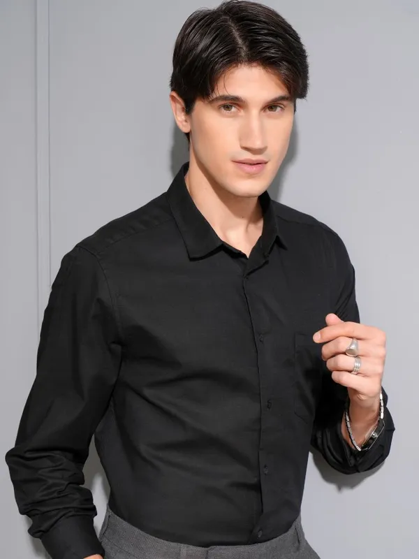 Locomotive Men Black Solid Slim Fit Casual Shirt