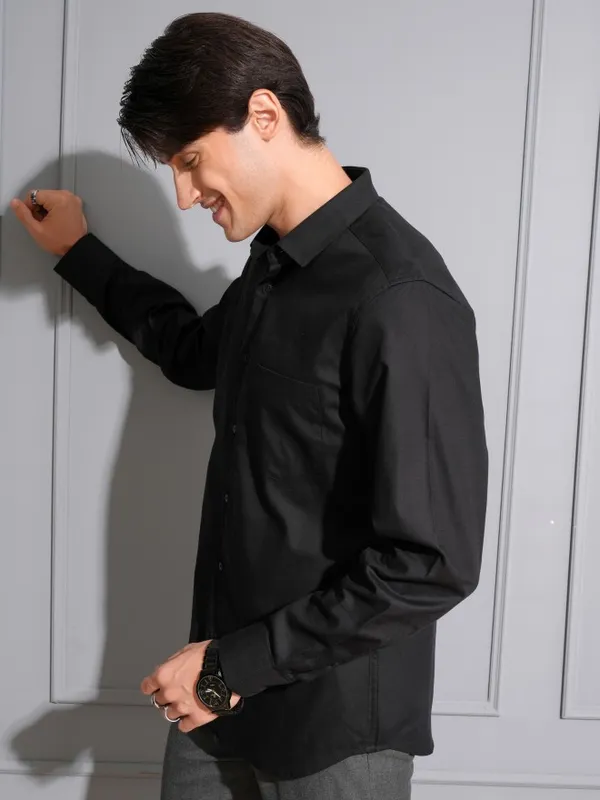 Locomotive Men Black Solid Slim Fit Casual Shirt