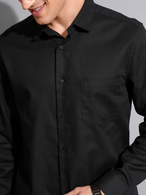 Locomotive Men Black Solid Slim Fit Casual Shirt