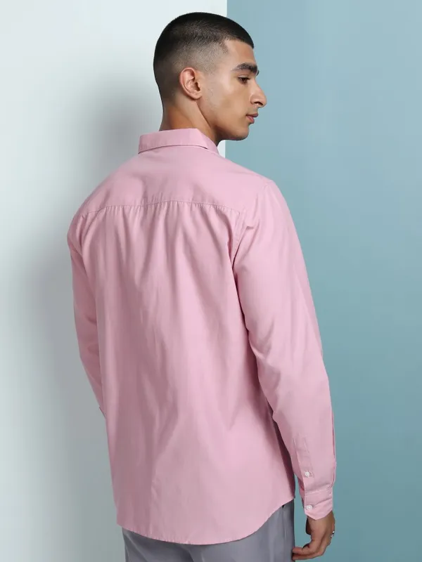 Highlander Men Pink Solid Slim Fit Casual Shirt