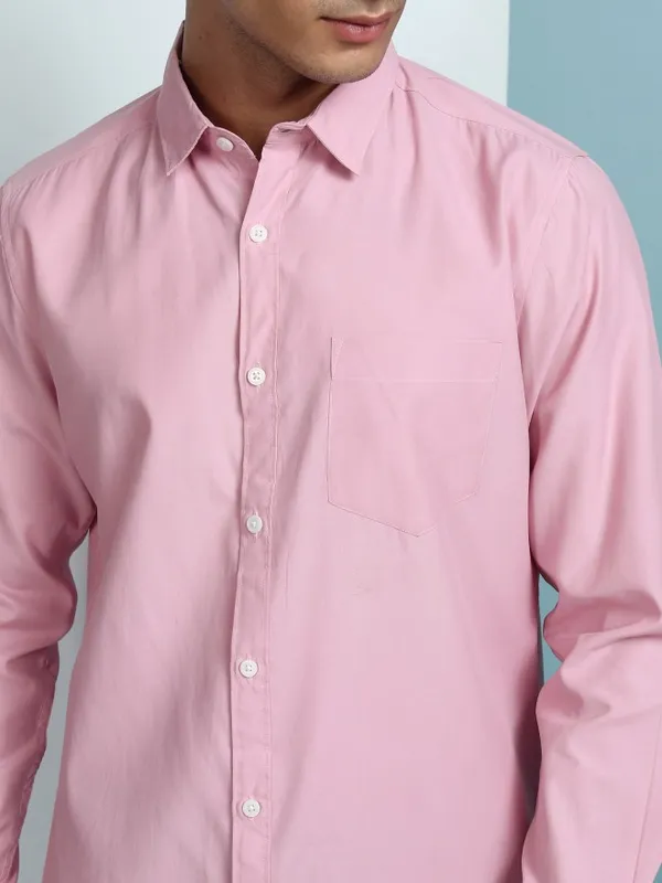 Highlander Men Pink Solid Slim Fit Casual Shirt
