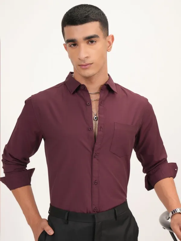  Highlander Men Burgundy Solid Slim Fit Casual Shirts