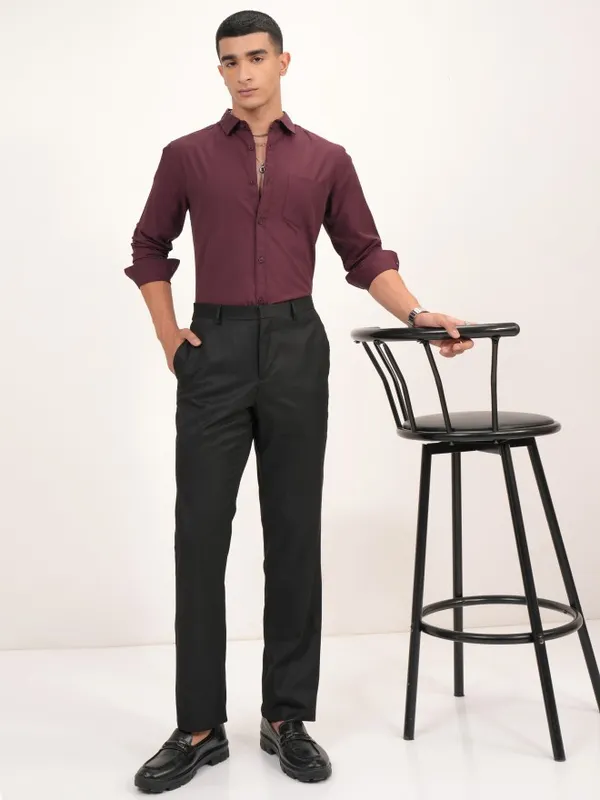  Highlander Men Burgundy Solid Slim Fit Casual Shirts