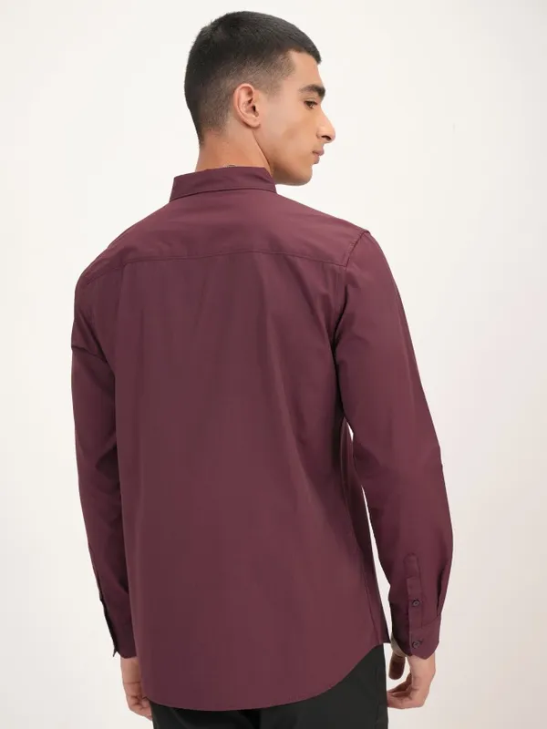  Highlander Men Burgundy Solid Slim Fit Casual Shirts