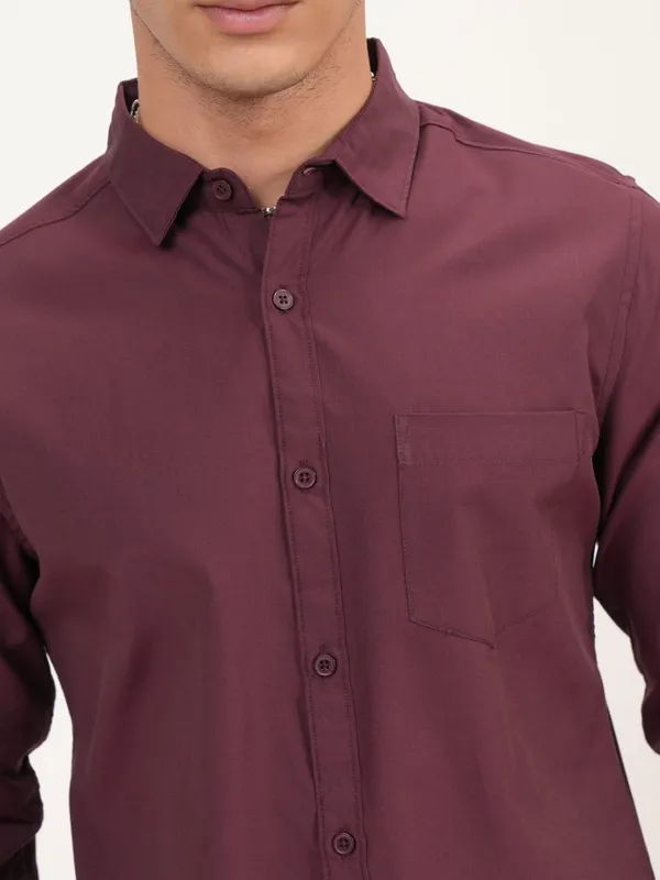  Highlander Men Burgundy Solid Slim Fit Casual Shirts