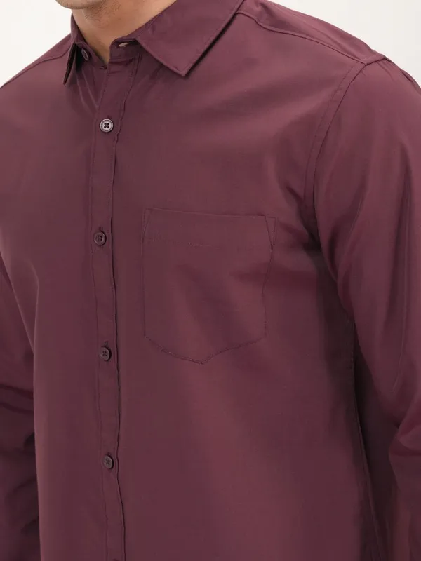 Highlander Men Burgundy Solid Slim Fit Casual Shirts