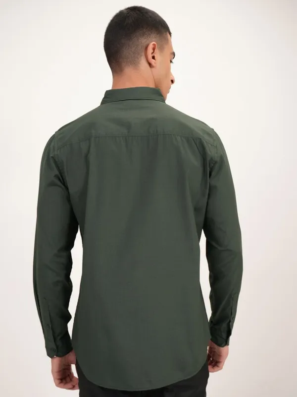  Highlander Men Green Solid Slim Fit Casual Shirts