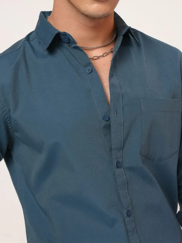  Highlander Men Teal Solid Slim Fit Casual Shirts