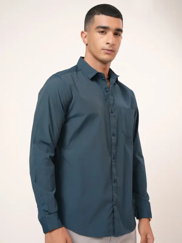  Highlander Men Teal Solid Slim Fit Casual Shirts