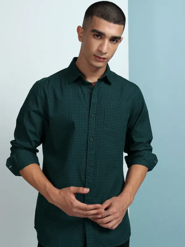 Highlander Men Green Checked Slim Fit Casual Shirt