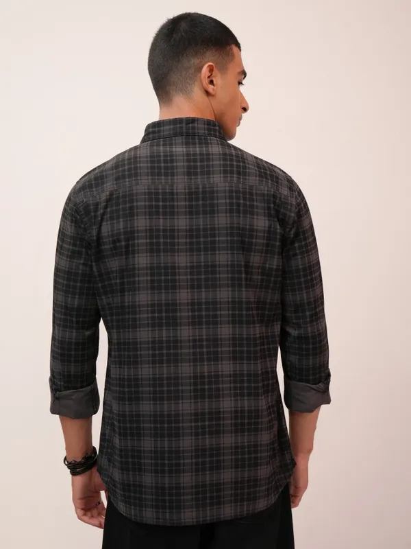  Highlander Men Grey Checked Slim Fit Casual Shirts