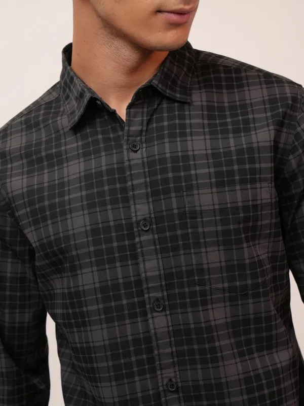  Highlander Men Grey Checked Slim Fit Casual Shirts