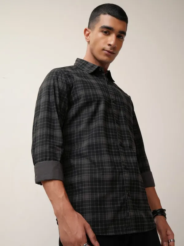  Highlander Men Grey Checked Slim Fit Casual Shirts