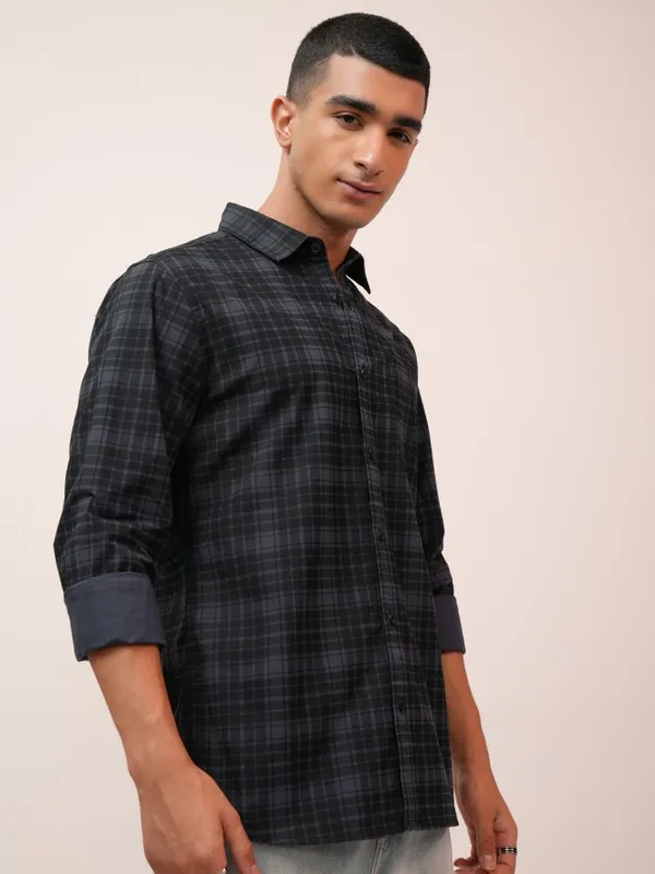 Highlander Men Blue Checked Slim Fit Casual Shirts