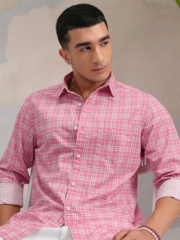 Highlander Men Pink Checked Slim Fit Casual Shirts