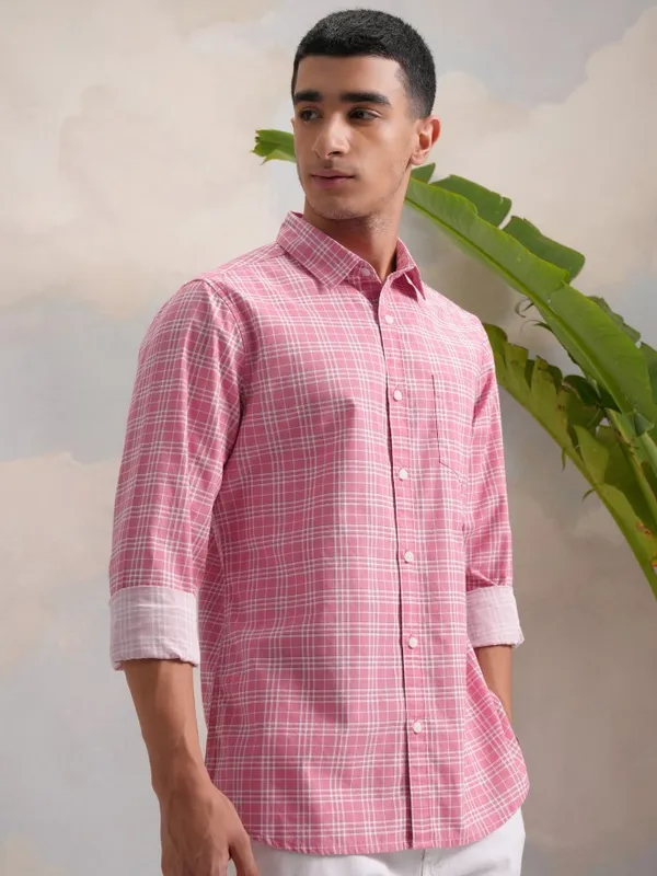  Highlander Men Pink Checked Slim Fit Casual Shirts