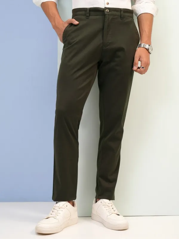  Highlander Men Green Tapered Fit Solid Casual Trousers
