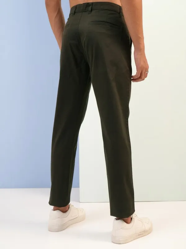  Highlander Men Green Tapered Fit Solid Casual Trousers