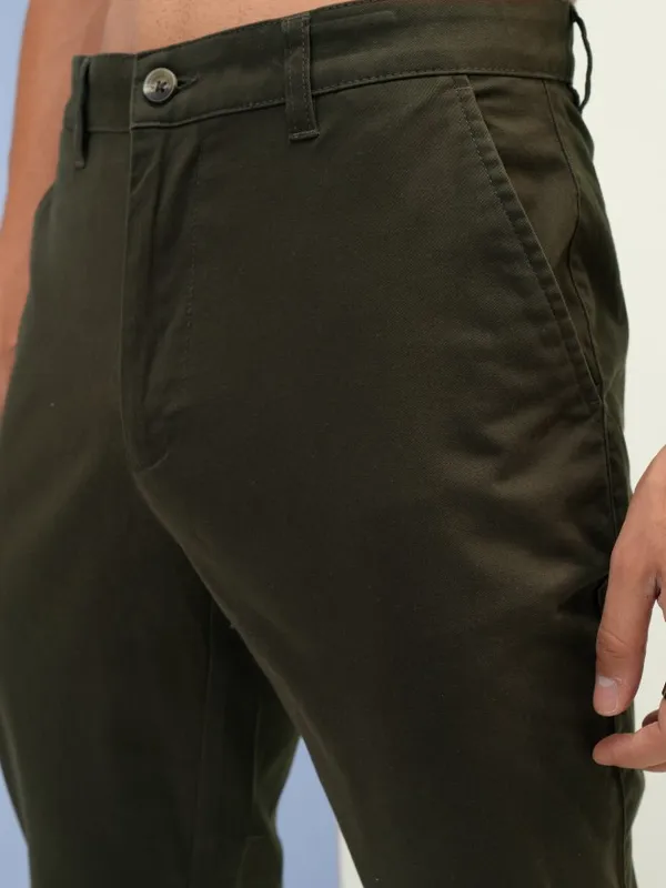  Highlander Men Green Tapered Fit Solid Casual Trousers