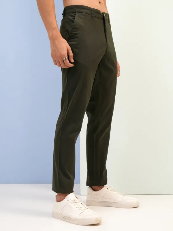  Highlander Men Green Tapered Fit Solid Casual Trousers