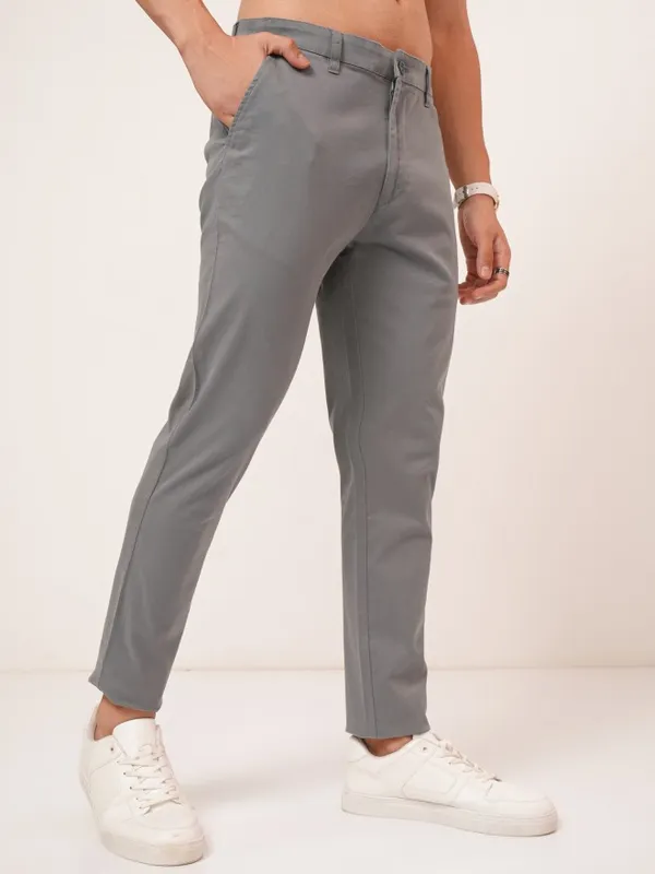  Highlander Men Grey Tapered Fit Solid Casual Trousers