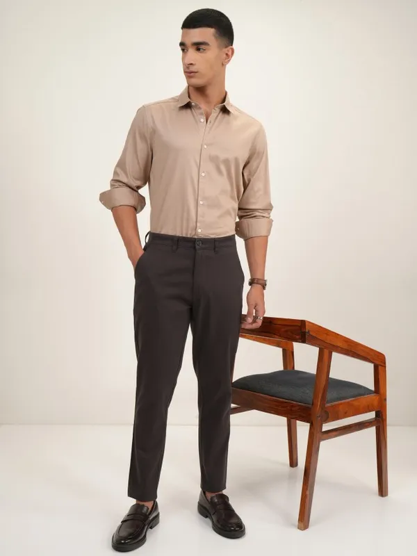  Highlander Men Charcoal Tapered Fit Solid Casual Trousers