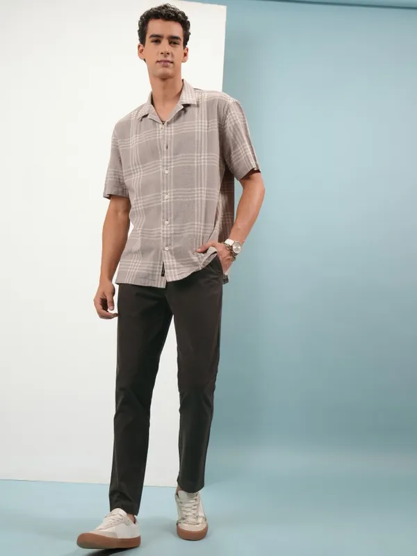 Highlander Men Brown Slim Fit Solid Casual Trousers