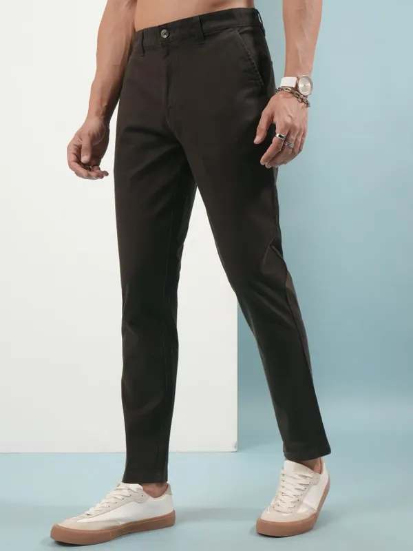  Highlander Men Brown Slim Fit Solid Casual Trousers