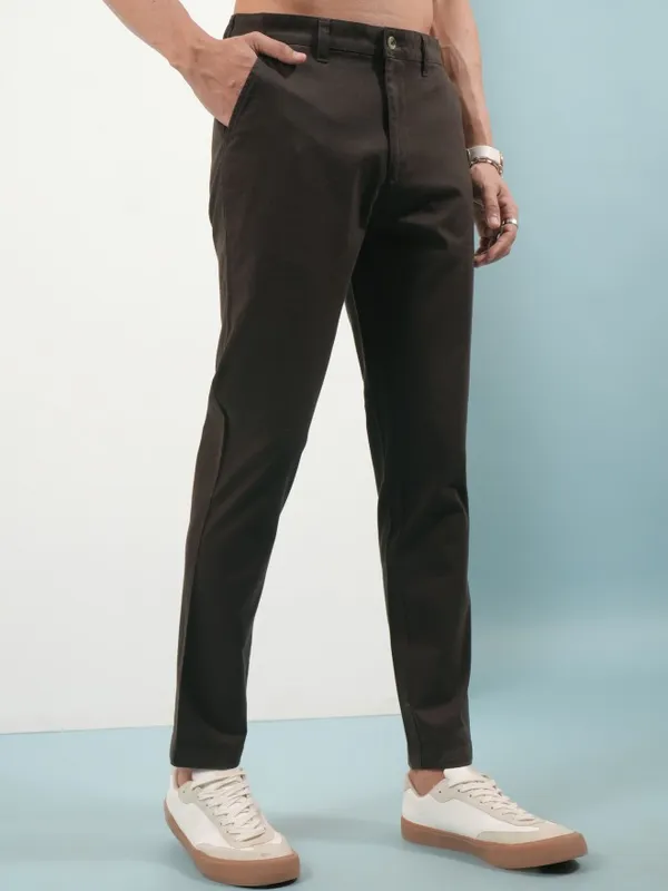  Highlander Men Brown Slim Fit Solid Casual Trousers