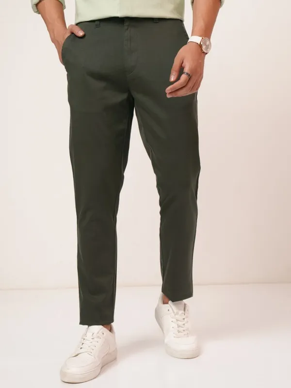  Highlander Men Olive Tapered Fit Solid Casual Trousers