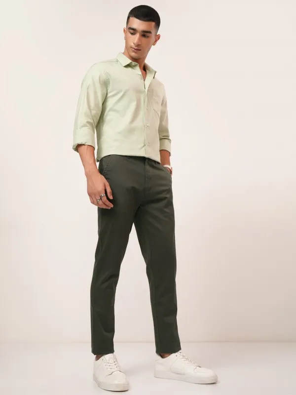  Highlander Men Olive Tapered Fit Solid Casual Trousers