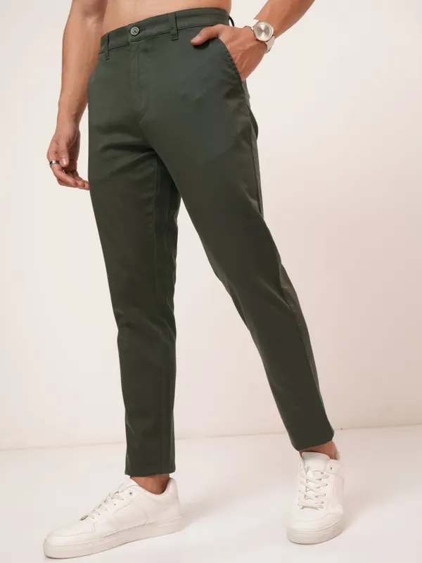  Highlander Men Olive Tapered Fit Solid Casual Trousers