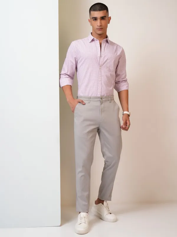  Highlander Men Grey Tapered Fit Solid Casual Trousers