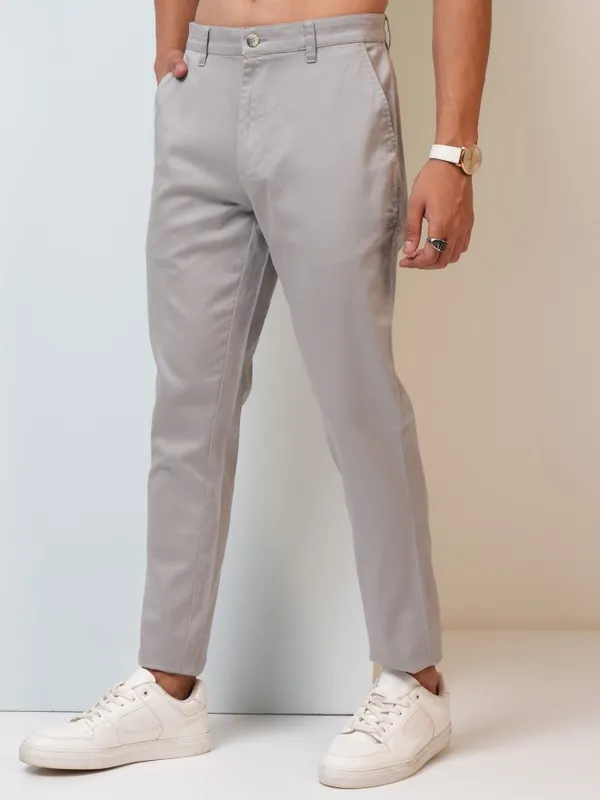  Highlander Men Grey Tapered Fit Solid Casual Trousers