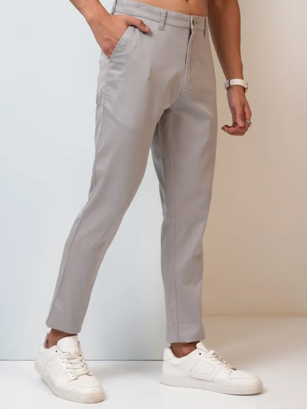  Highlander Men Grey Tapered Fit Solid Casual Trousers