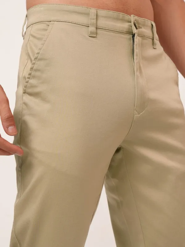  Highlander Men Beige Tapered Fit Solid Casual Trousers