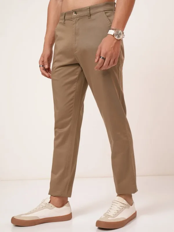  Highlander Men Brown Tapered Fit Solid Casual Trousers