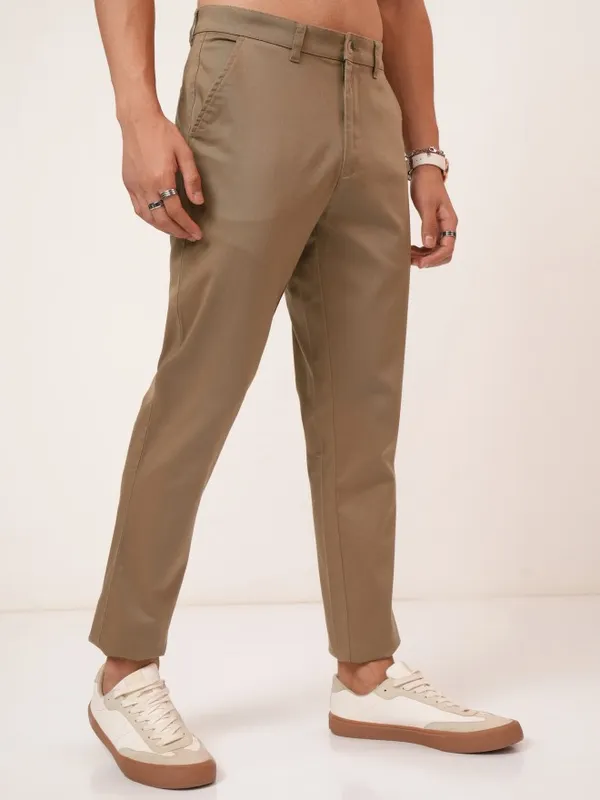  Highlander Men Brown Tapered Fit Solid Casual Trousers