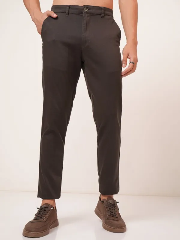  Highlander Men Brown Tapered Fit Solid Casual Trousers